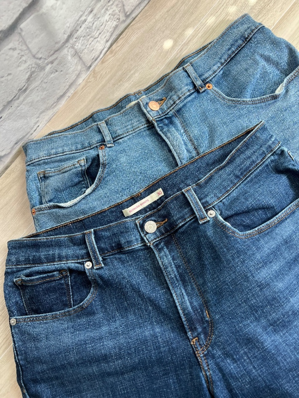 2 Pair Levi’s Women’s Bermuda Denim Shorts Size 30